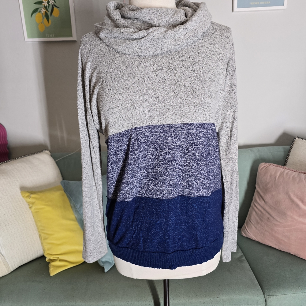 Cupio Women's Heathered Gray and Navy Cowl Neck Sweater